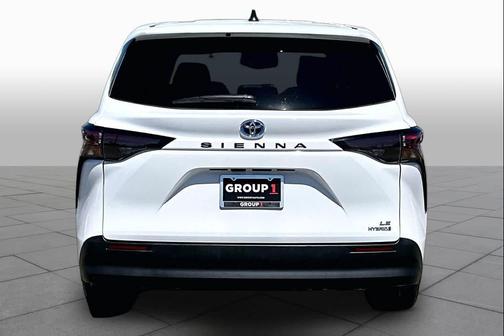 Ice Cap 2024 Toyota Sienna LE
