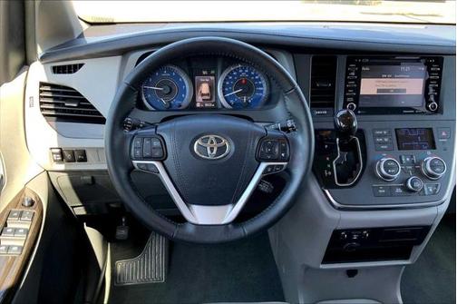 2019 Toyota Sienna XLE