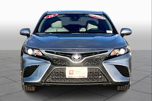 2019 Toyota Camry Hybrid SE