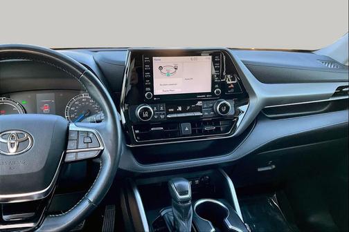 Celestial Silver Metallic 2021 Toyota Highlander Hybrid LE