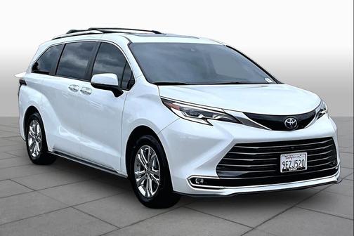 Wind Chill Pearl 2023 Toyota Sienna Platinum