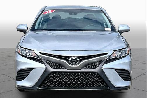 Celestial Silver Metallic 2018 Toyota Camry SE