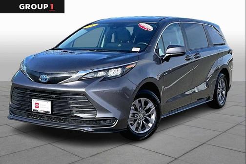 2024 Toyota Sienna LE