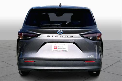 2024 Toyota Sienna LE