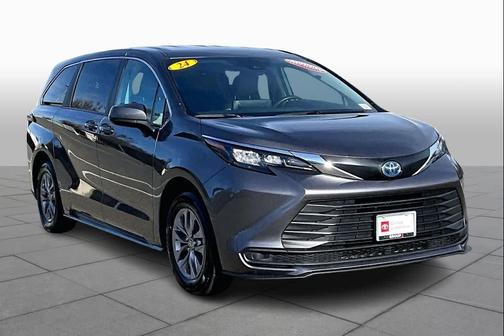 2024 Toyota Sienna LE