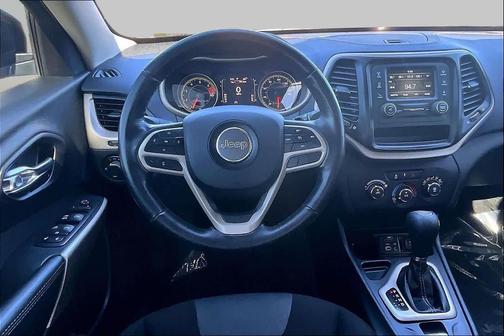 Granite Crystal Metallic Clearcoat 2017 Jeep Cherokee Altitude