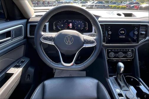 Platinum Gray Metallic 2023 Volkswagen Atlas 3.6L SE w/Technology