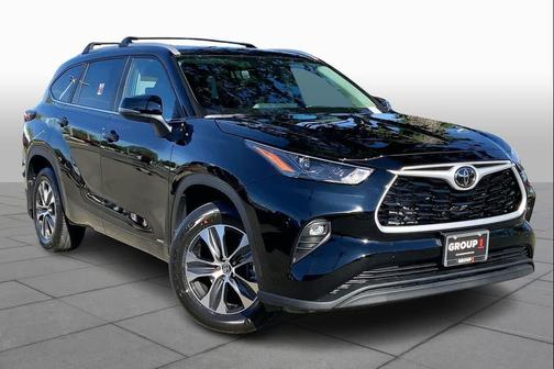 Midnight Black Metallic 2026 Toyota Highlander Hybrid XLE