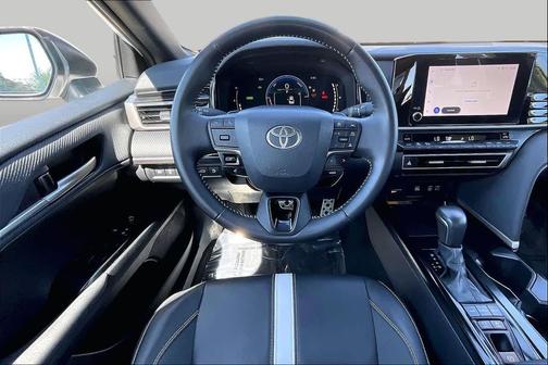 Ice Cap 2025 Toyota Camry SE