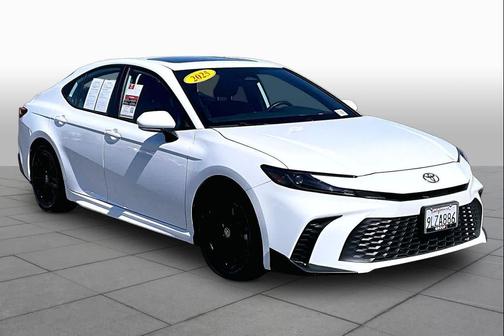 Ice Cap 2025 Toyota Camry SE