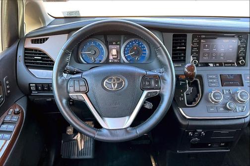 2019 Toyota Sienna Limited Premium