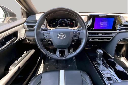 Ice Cap 2025 Toyota Camry SE