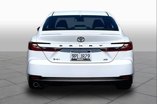 Ice Cap 2025 Toyota Camry SE