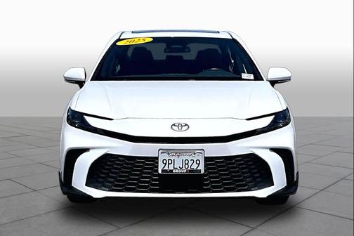 Ice Cap 2025 Toyota Camry SE