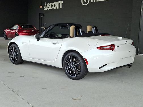 Snowflake White Pearl 2026 Mazda MX-5 Miata Grand Touring