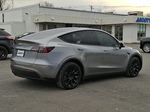 2025 Tesla Model Y Long Range