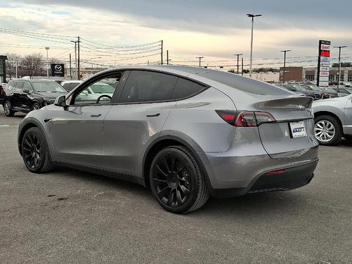 2025 Tesla Model Y Long Range