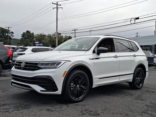 2022 Volkswagen Tiguan 2.0T SE R-Line Black