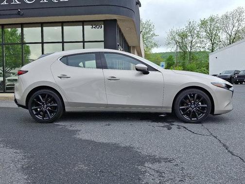 2022 Mazda Mazda3 FWD w/Premium Package
