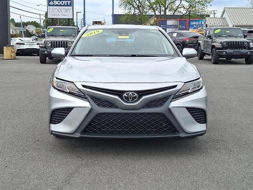 Celestial Silver Metallic 2019 Toyota Camry SE