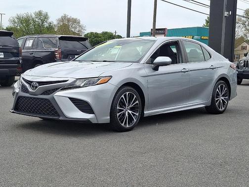Celestial Silver Metallic 2019 Toyota Camry SE