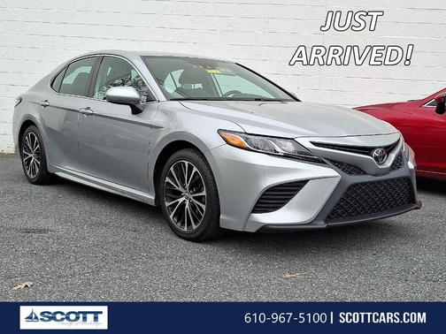 Celestial Silver Metallic 2019 Toyota Camry SE