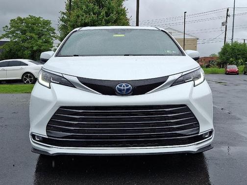 2023 Toyota Sienna Limited