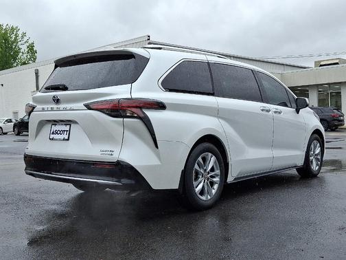2023 Toyota Sienna Limited