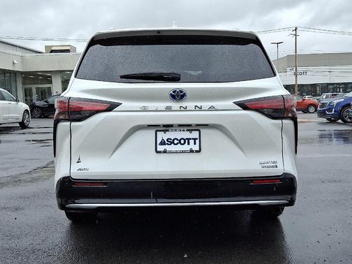 2023 Toyota Sienna Limited