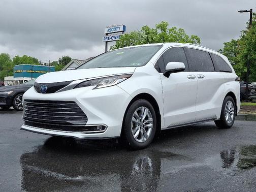 2023 Toyota Sienna Limited