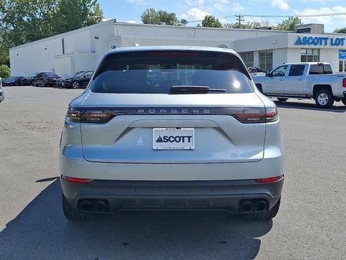 2023 Porsche Cayenne Base