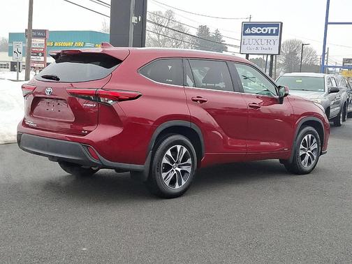 2023 Toyota Highlander Hybrid XLE