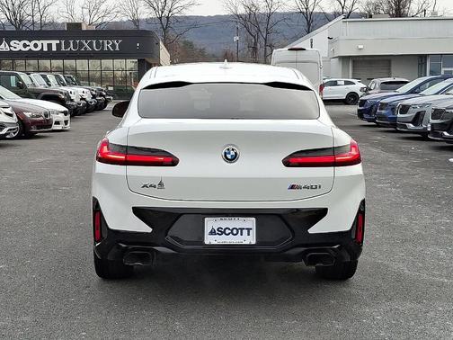 2023 BMW X4 M40i