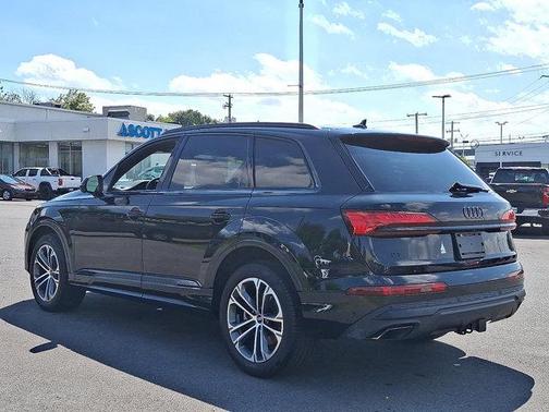 2025 Audi Q7 45 Premium Plus