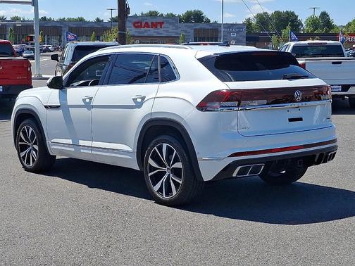 Opal White Pearl Effect 2024 Volkswagen Atlas Cross Sport 2.0T SEL Premium R-Line