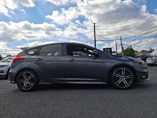 2018 Ford Focus ST Base