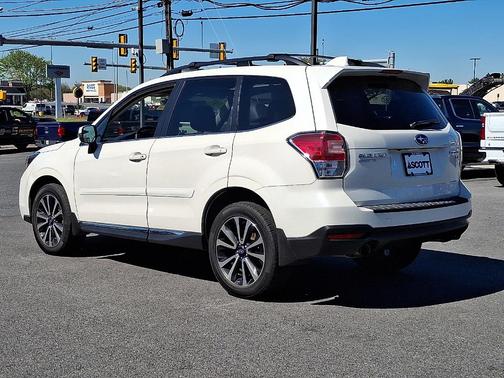 Crystal White Pearl 2017 Subaru Forester 2.0XT Touring