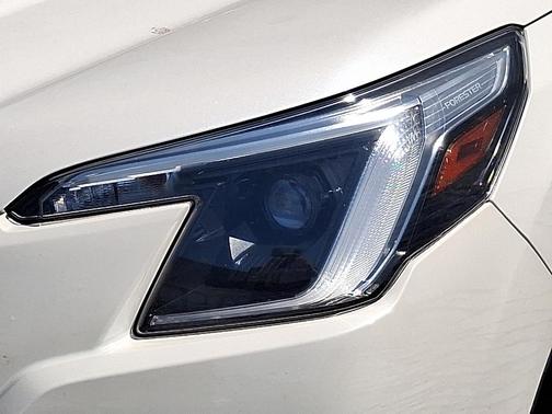 Crystal White Pearl 2022 Subaru Forester Limited