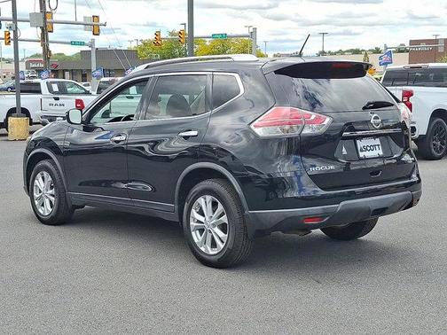 Magnetic Black 2016 Nissan Rogue SV