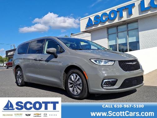 2023 Chrysler Pacifica Hybrid Touring L