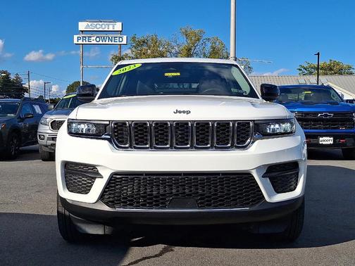 2023 Jeep Grand Cherokee Laredo