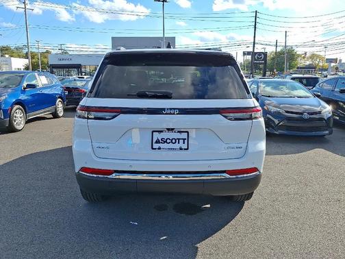 2023 Jeep Grand Cherokee Laredo