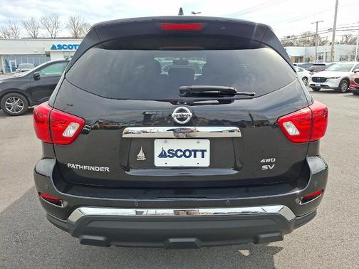 2019 Nissan Pathfinder SV