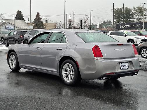 2015 Chrysler 300 Limited