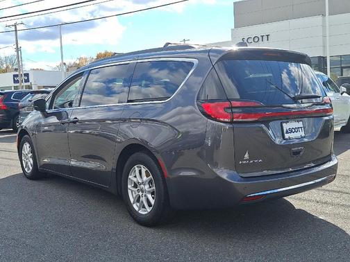 2022 Chrysler Pacifica Touring-L