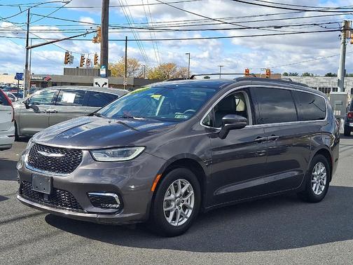 2022 Chrysler Pacifica Touring-L