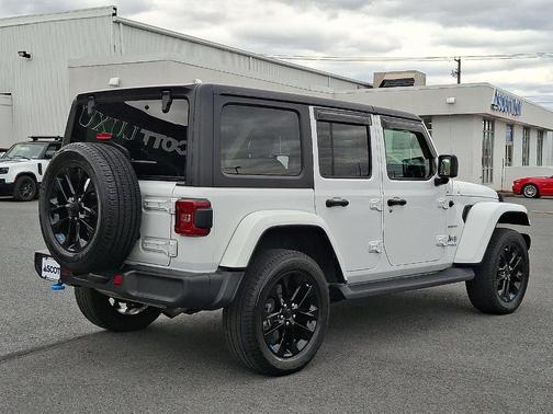 2022 Jeep Wrangler Unlimited 4xe Sahara