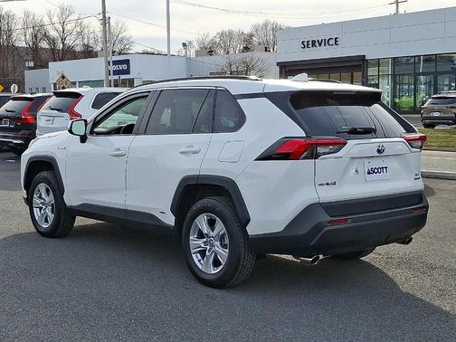 2020 Toyota RAV4 Hybrid XLE