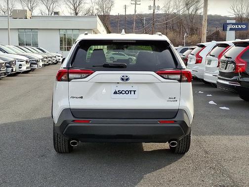 2020 Toyota RAV4 Hybrid XLE