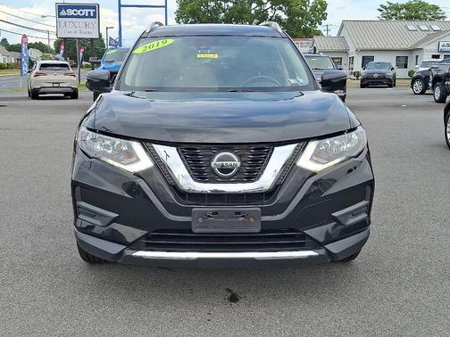 Magnetic Black 2019 Nissan Rogue SV